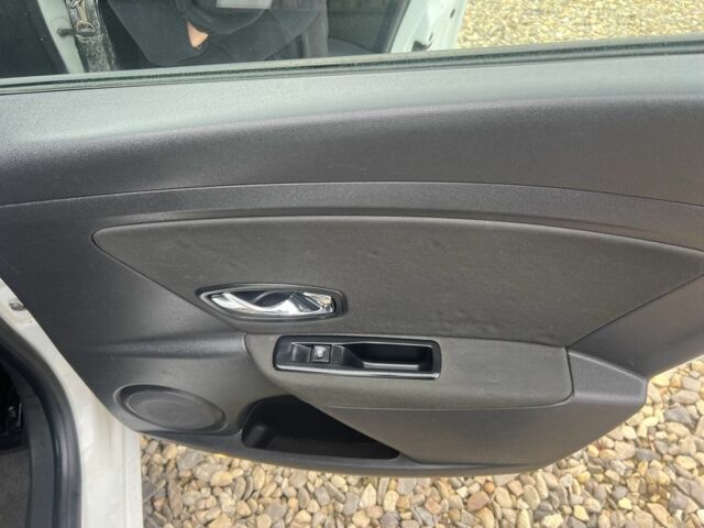 Белый Рено Меган, объемом двигателя 1.5 л и пробегом 255 тыс. км за 6599 $, фото 17 на Automoto.ua