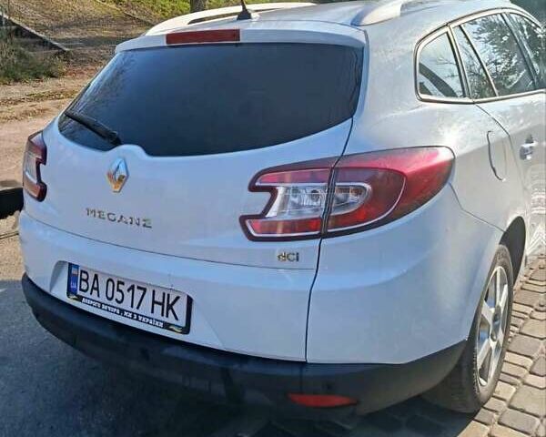 Белый Рено Меган, объемом двигателя 1.5 л и пробегом 217 тыс. км за 7000 $, фото 3 на Automoto.ua