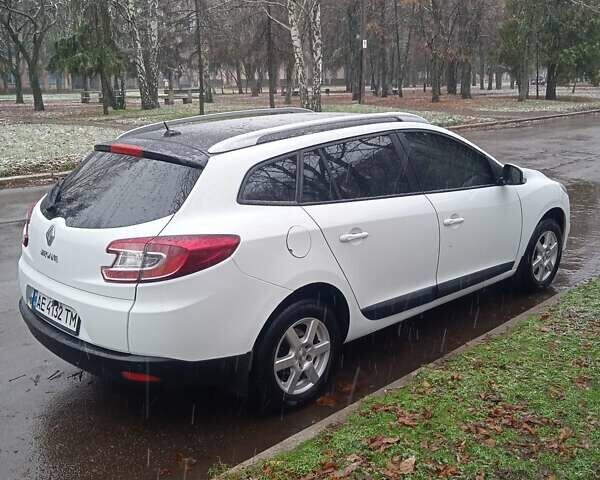 Белый Рено Меган, объемом двигателя 1.46 л и пробегом 220 тыс. км за 7100 $, фото 3 на Automoto.ua