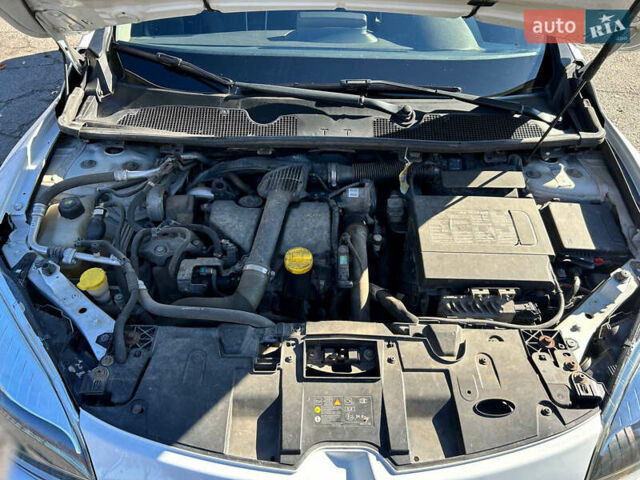 Белый Рено Меган, объемом двигателя 1.5 л и пробегом 277 тыс. км за 7700 $, фото 19 на Automoto.ua