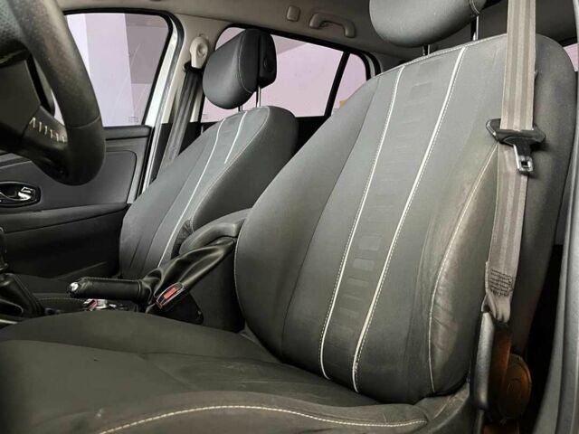 Белый Рено Меган, объемом двигателя 1.5 л и пробегом 256 тыс. км за 7350 $, фото 17 на Automoto.ua