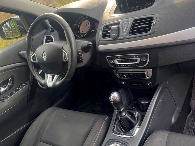 Белый Рено Меган, объемом двигателя 1.5 л и пробегом 190 тыс. км за 8000 $, фото 12 на Automoto.ua