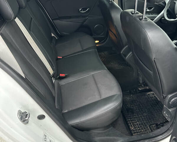 Білий Рено Меган, об'ємом двигуна 1.5 л та пробігом 286 тис. км за 7600 $, фото 7 на Automoto.ua