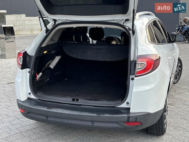 Білий Рено Меган, об'ємом двигуна 1.46 л та пробігом 260 тис. км за 7099 $, фото 5 на Automoto.ua