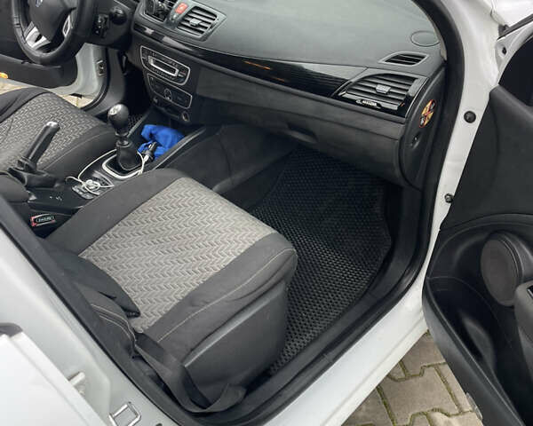 Білий Рено Меган, об'ємом двигуна 1.46 л та пробігом 280 тис. км за 7200 $, фото 9 на Automoto.ua