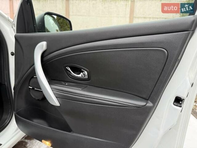 Білий Рено Меган, об'ємом двигуна 1.5 л та пробігом 228 тис. км за 8999 $, фото 123 на Automoto.ua