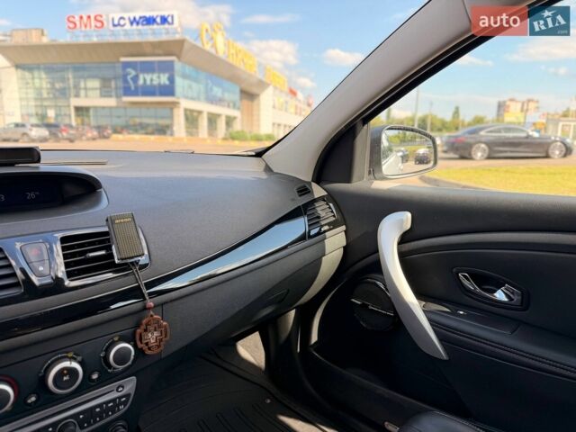 Белый Рено Меган, объемом двигателя 1.4 л и пробегом 250 тыс. км за 6300 $, фото 64 на Automoto.ua