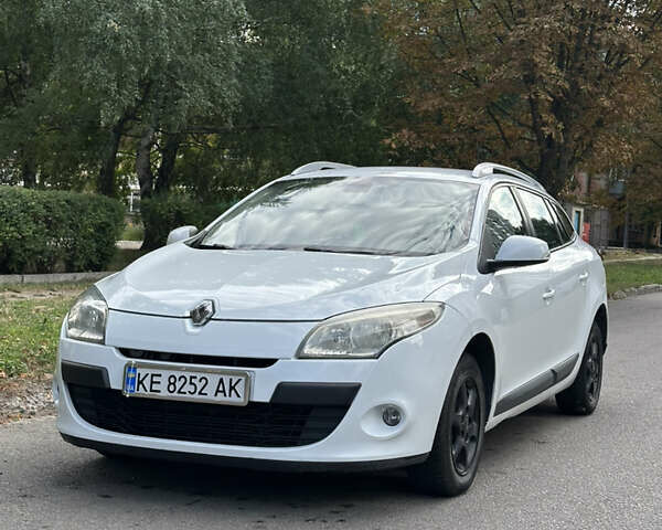 Рено Меган 2012 в Днепре (Днепропетровске) на Automoto.ua Белый Рено Меган, объемом двигателя 1.46 л и пробегом 290 тыс. км за 6350 $, фото 3 на Automoto.ua