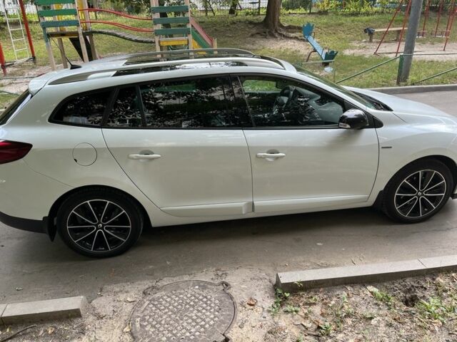 Белый Рено Меган, объемом двигателя 1.5 л и пробегом 240 тыс. км за 9900 $, фото 2 на Automoto.ua