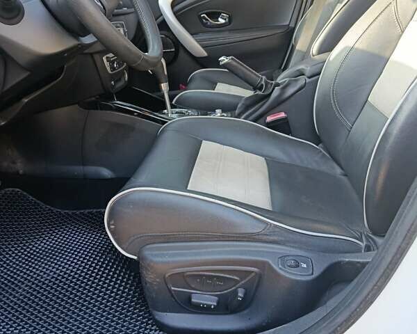 Белый Рено Меган, объемом двигателя 1.5 л и пробегом 217 тыс. км за 7000 $, фото 10 на Automoto.ua