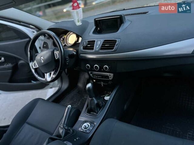 Белый Рено Меган, объемом двигателя 1.5 л и пробегом 260 тыс. км за 6999 $, фото 11 на Automoto.ua