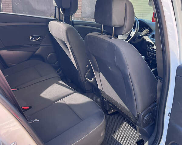 Білий Рено Меган, об'ємом двигуна 1.46 л та пробігом 303 тис. км за 6200 $, фото 10 на Automoto.ua