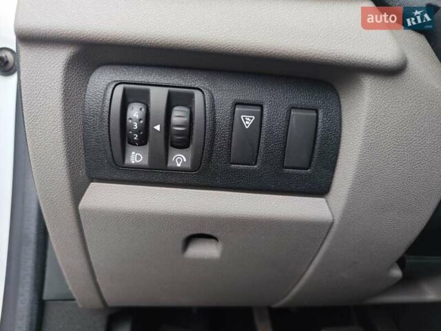 Белый Рено Меган, объемом двигателя 1.6 л и пробегом 57 тыс. км за 7750 $, фото 47 на Automoto.ua