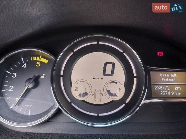 Белый Рено Меган, объемом двигателя 1.5 л и пробегом 292 тыс. км за 7800 $, фото 6 на Automoto.ua