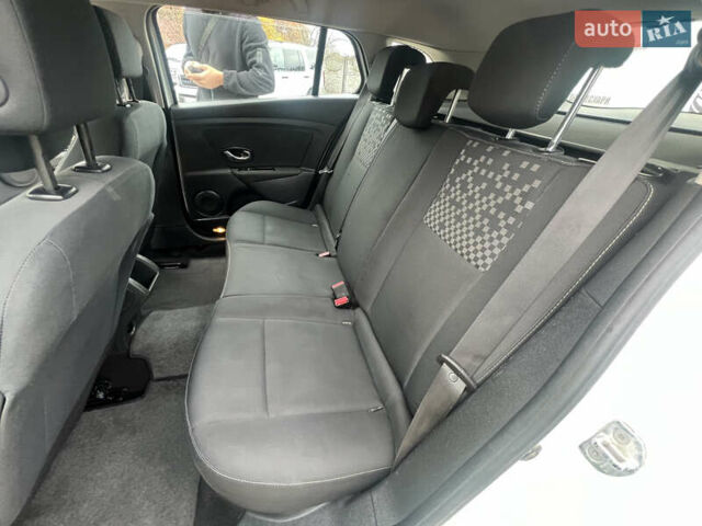 Белый Рено Меган, объемом двигателя 1.46 л и пробегом 255 тыс. км за 6500 $, фото 25 на Automoto.ua