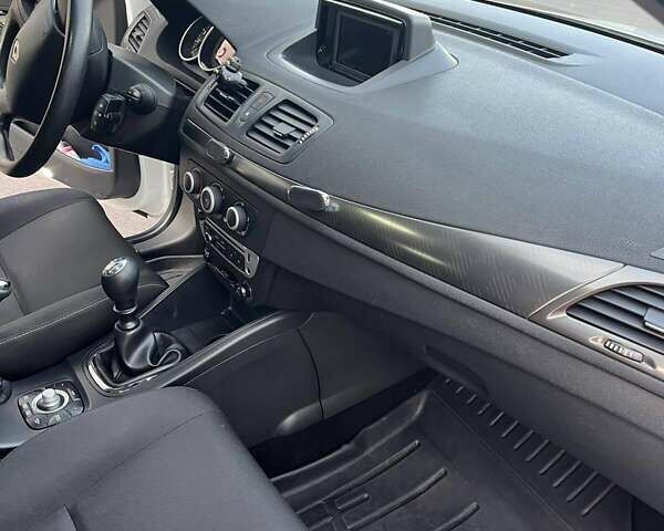 Белый Рено Меган, объемом двигателя 1.5 л и пробегом 310 тыс. км за 8300 $, фото 25 на Automoto.ua