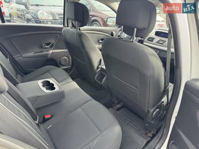 Белый Рено Меган, объемом двигателя 1.5 л и пробегом 190 тыс. км за 8900 $, фото 24 на Automoto.ua