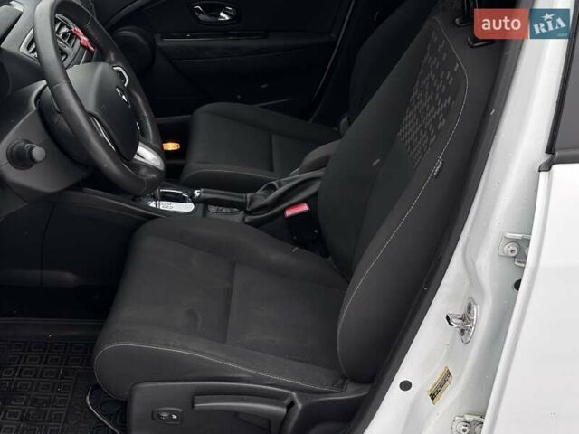 Білий Рено Меган, об'ємом двигуна 1.46 л та пробігом 265 тис. км за 6990 $, фото 35 на Automoto.ua
