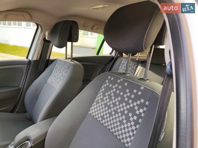 Белый Рено Меган, объемом двигателя 1.5 л и пробегом 250 тыс. км за 6999 $, фото 30 на Automoto.ua