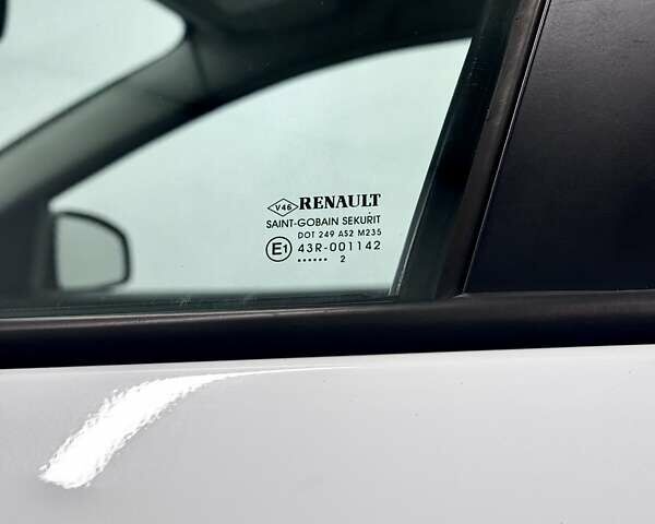 Білий Рено Меган, об'ємом двигуна 1.5 л та пробігом 270 тис. км за 6699 $, фото 39 на Automoto.ua