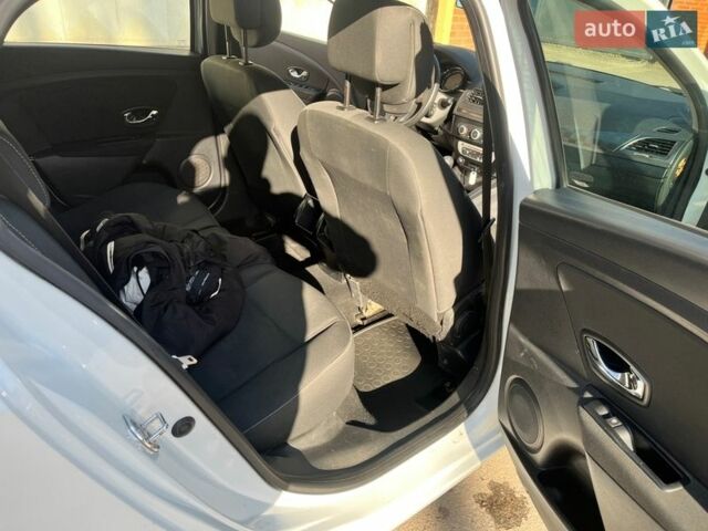 Білий Рено Меган, об'ємом двигуна 1.46 л та пробігом 267 тис. км за 5000 $, фото 3 на Automoto.ua