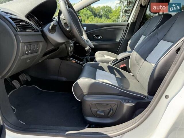 Белый Рено Меган, объемом двигателя 1.5 л и пробегом 225 тыс. км за 7699 $, фото 89 на Automoto.ua