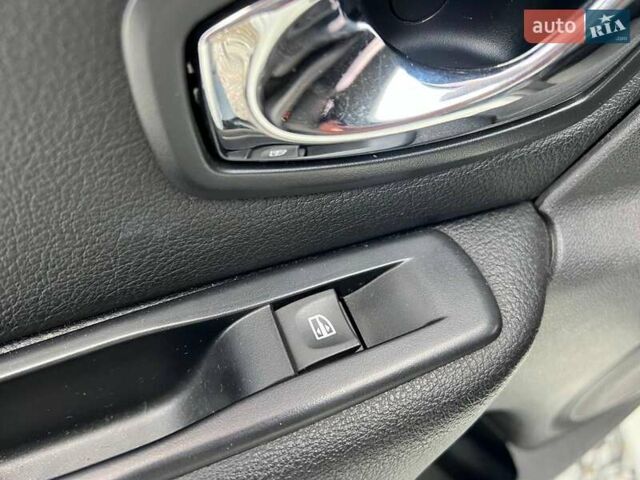 Белый Рено Меган, объемом двигателя 1.5 л и пробегом 240 тыс. км за 8190 $, фото 33 на Automoto.ua