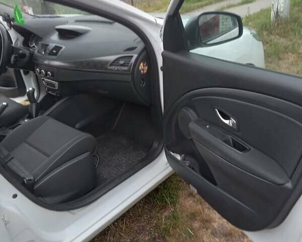 Белый Рено Меган, объемом двигателя 1.5 л и пробегом 200 тыс. км за 7600 $, фото 15 на Automoto.ua