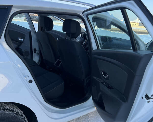 Белый Рено Меган, объемом двигателя 1.5 л и пробегом 254 тыс. км за 7300 $, фото 12 на Automoto.ua