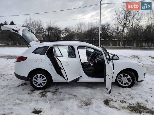 Белый Рено Меган, объемом двигателя 1.5 л и пробегом 250 тыс. км за 6700 $, фото 57 на Automoto.ua