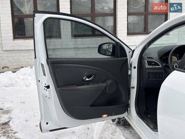 Білий Рено Меган, об'ємом двигуна 1.46 л та пробігом 265 тис. км за 6990 $, фото 32 на Automoto.ua