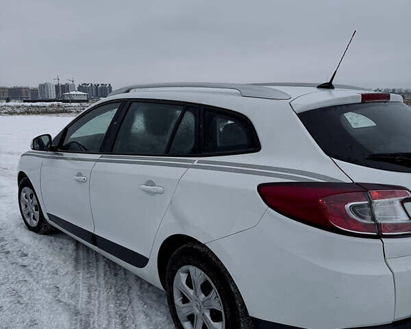 Белый Рено Меган, объемом двигателя 1.46 л и пробегом 256 тыс. км за 5900 $, фото 3 на Automoto.ua