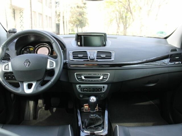 Белый Рено Меган, объемом двигателя 1.5 л и пробегом 276 тыс. км за 8600 $, фото 8 на Automoto.ua