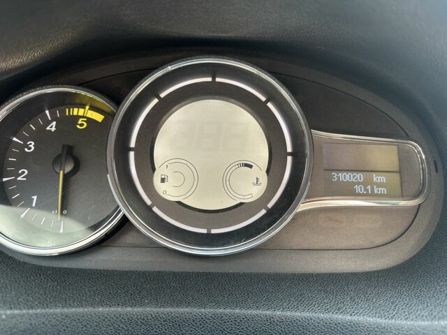 Білий Рено Меган, об'ємом двигуна 1.5 л та пробігом 311 тис. км за 6700 $, фото 11 на Automoto.ua