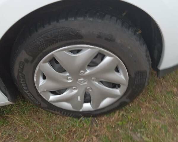 Белый Рено Меган, объемом двигателя 1.5 л и пробегом 200 тыс. км за 7600 $, фото 11 на Automoto.ua