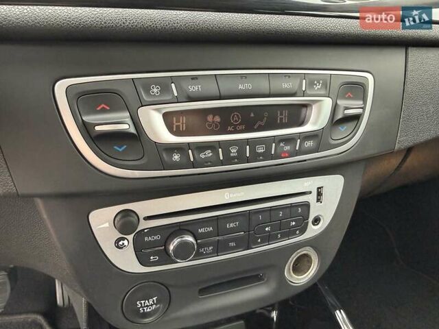 Білий Рено Меган, об'ємом двигуна 1.5 л та пробігом 228 тис. км за 8999 $, фото 110 на Automoto.ua