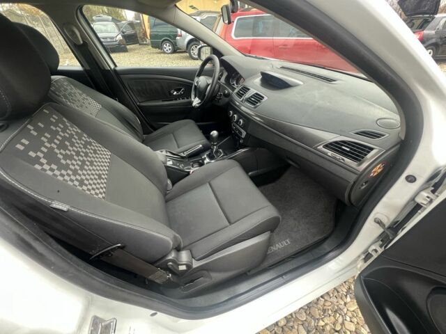 Белый Рено Меган, объемом двигателя 1.5 л и пробегом 255 тыс. км за 6599 $, фото 9 на Automoto.ua