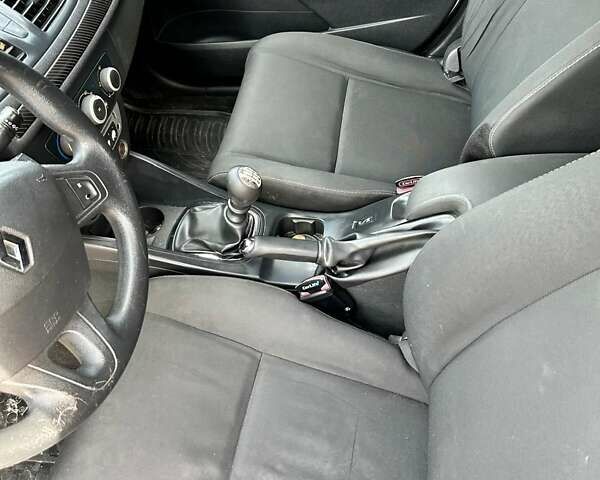 Белый Рено Меган, объемом двигателя 1.5 л и пробегом 287 тыс. км за 6999 $, фото 5 на Automoto.ua