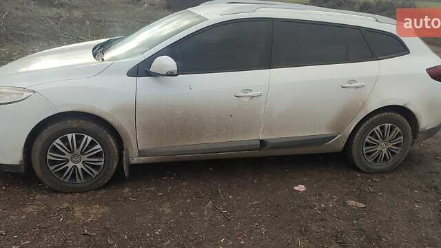 Белый Рено Меган, объемом двигателя 1.5 л и пробегом 210 тыс. км за 7200 $, фото 7 на Automoto.ua