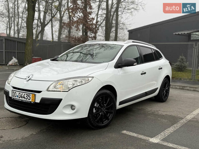 Білий Рено Меган, об'ємом двигуна 1.6 л та пробігом 235 тис. км за 7500 $, фото 1 на Automoto.ua
