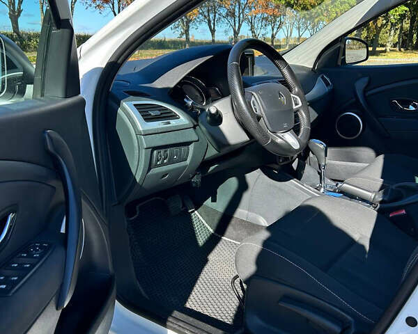 Белый Рено Меган, объемом двигателя 1.5 л и пробегом 277 тыс. км за 7700 $, фото 11 на Automoto.ua