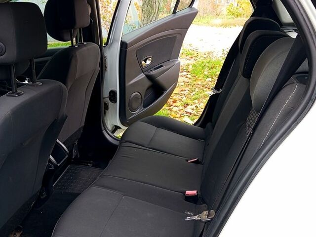 Білий Рено Меган, об'ємом двигуна 1.5 л та пробігом 267 тис. км за 6499 $, фото 2 на Automoto.ua