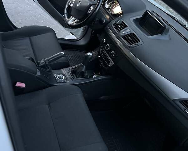 Белый Рено Меган, объемом двигателя 1.5 л и пробегом 260 тыс. км за 6999 $, фото 12 на Automoto.ua