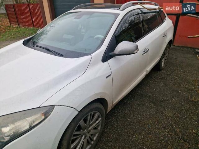 Білий Рено Меган, об'ємом двигуна 1.46 л та пробігом 327 тис. км за 8000 $, фото 1 на Automoto.ua