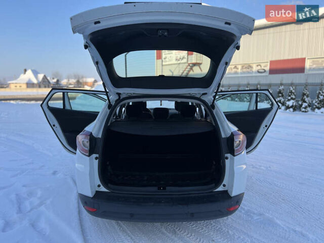 Белый Рено Меган, объемом двигателя 1.5 л и пробегом 254 тыс. км за 7300 $, фото 5 на Automoto.ua