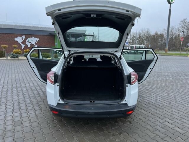 Белый Рено Меган, объемом двигателя 1.5 л и пробегом 250 тыс. км за 7700 $, фото 4 на Automoto.ua