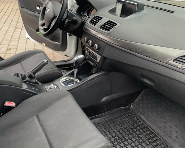 Білий Рено Меган, об'ємом двигуна 1.5 л та пробігом 264 тис. км за 7650 $, фото 10 на Automoto.ua