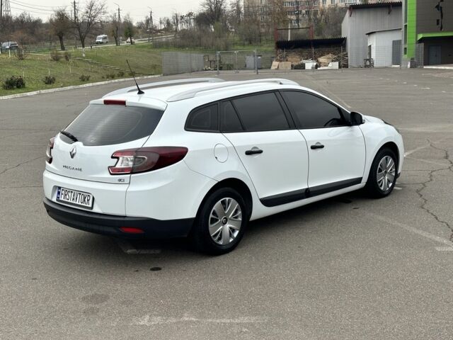 Белый Рено Меган, объемом двигателя 1.5 л и пробегом 231 тыс. км за 6500 $, фото 2 на Automoto.ua