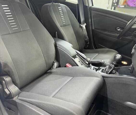 Білий Рено Меган, об'ємом двигуна 1.5 л та пробігом 270 тис. км за 6699 $, фото 115 на Automoto.ua