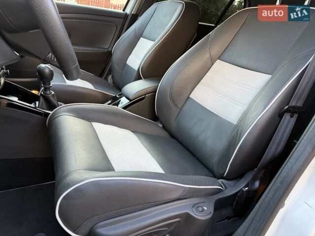 Белый Рено Меган, объемом двигателя 1.5 л и пробегом 225 тыс. км за 7699 $, фото 158 на Automoto.ua